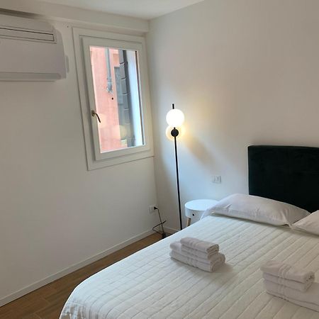 Appartamento Con Cortile Venecia Exterior foto